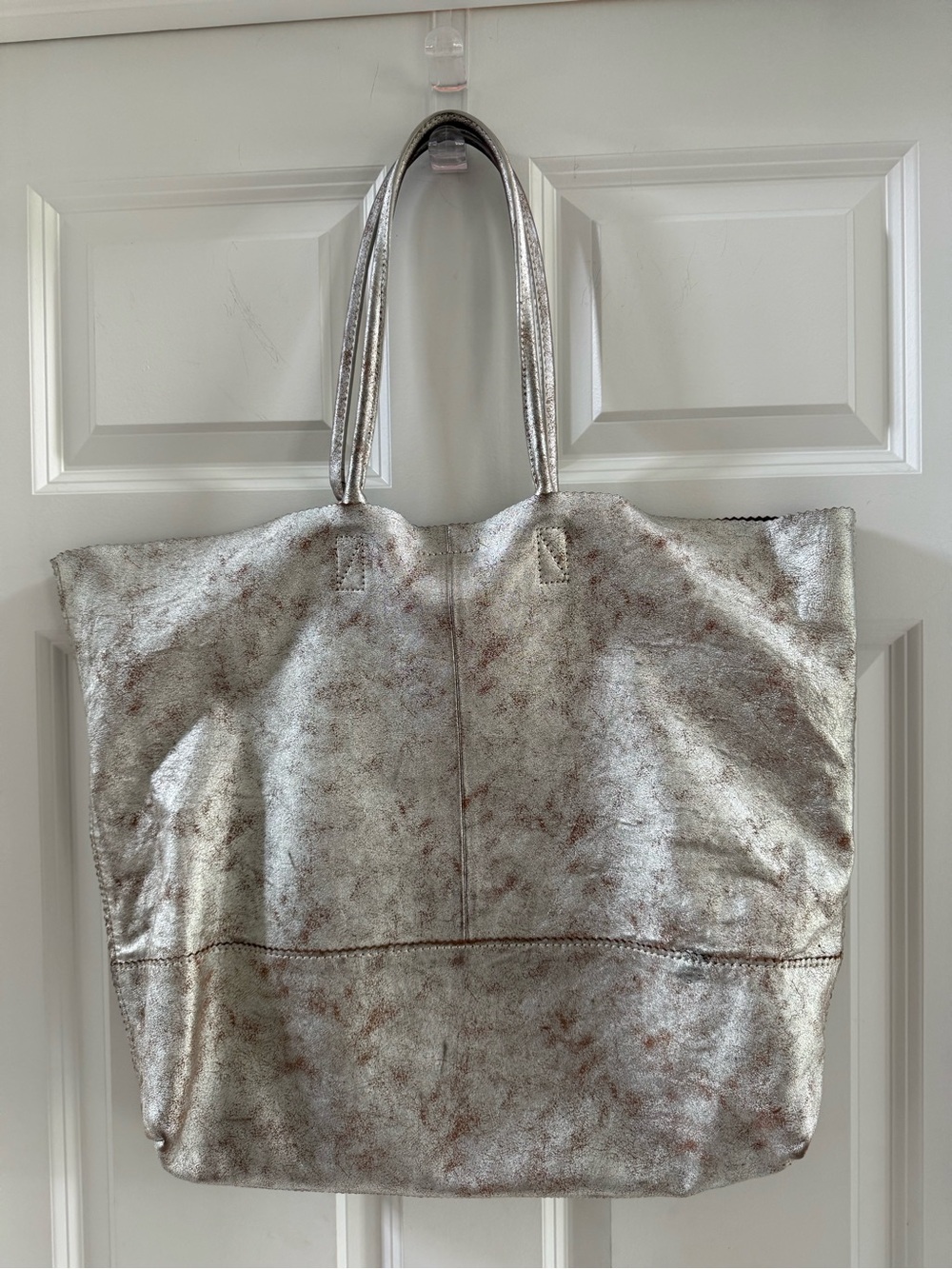 Banana Republic Soft Leather Tote Bag Large Shoulder Bag. Silver mettalic